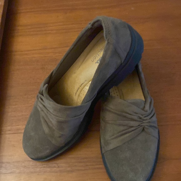 Sale 😘Clarks Collectiom Suede Tan/Brown Flats like new - Picture 2 of 8